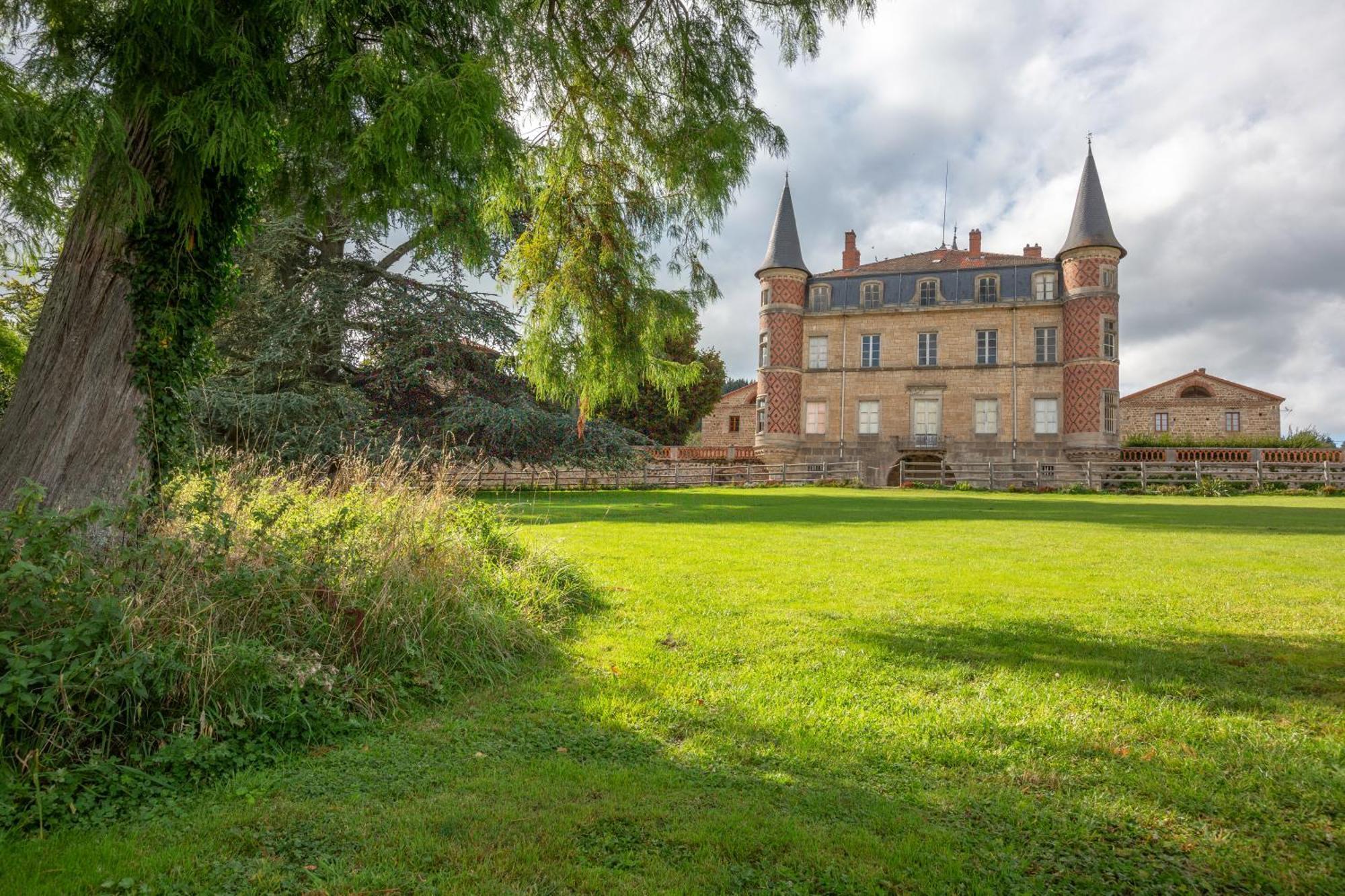 Domaine et Château de Valinches Marols Exterior foto
