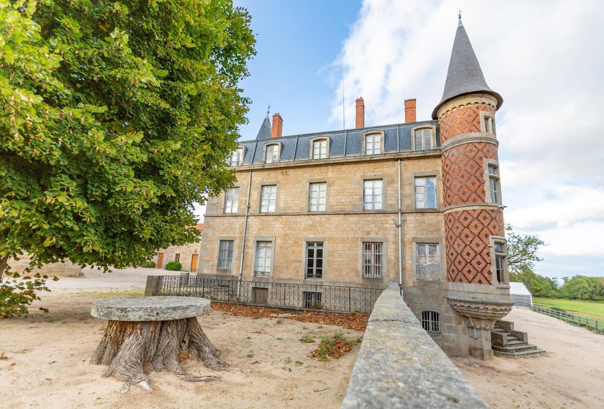 Domaine et Château de Valinches Marols Exterior foto