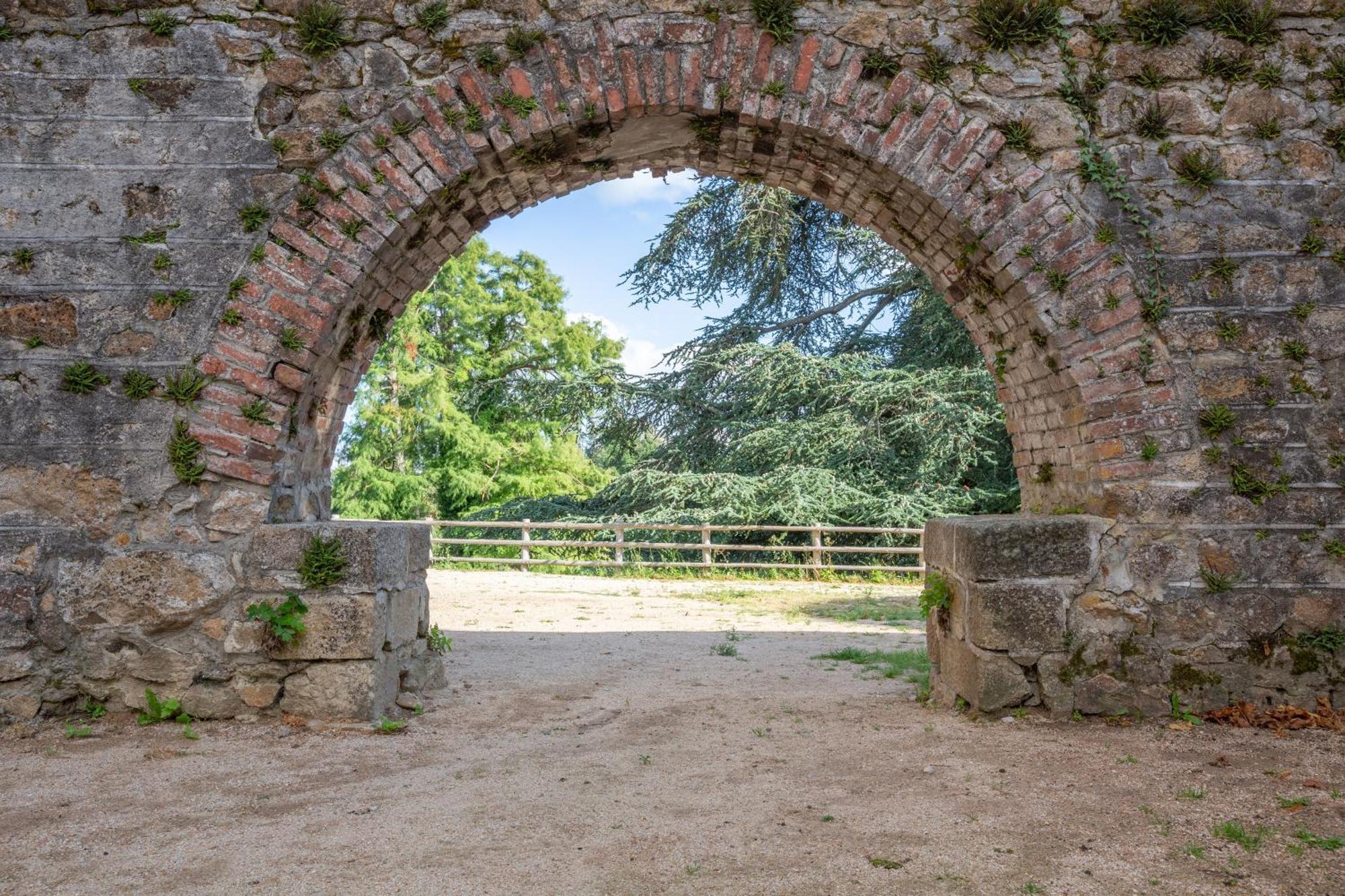 Domaine et Château de Valinches Marols Exterior foto